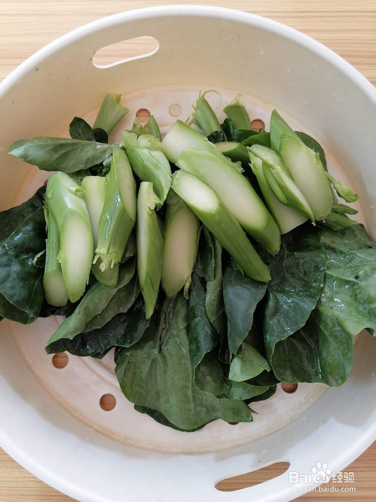 芥蓝炒腊肉糙米饭-心情便当