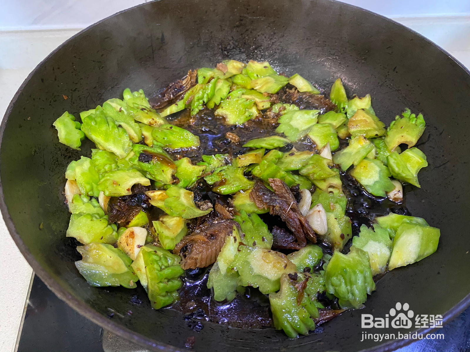 豆豉鲮鱼炒苦瓜快手菜的做法