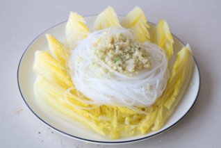 蒜蓉娃娃菜蒸粉丝