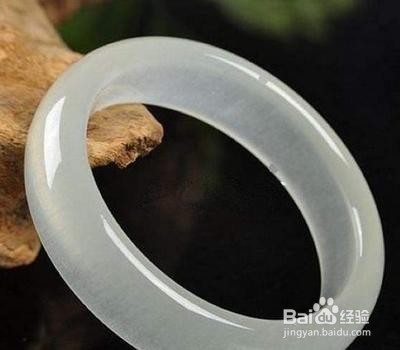 三八妇女节男性可以送什么礼物？