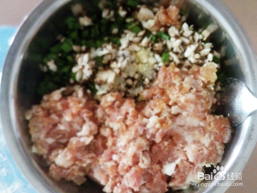 怎么做孩子爱吃的包子——三鲜包子