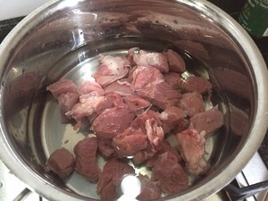 牛腩怎么去掉杂质番茄炖牛腩如何做更入味