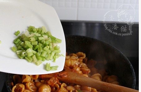 番茄培根炒意面片