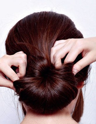 打造优雅迷人发髻