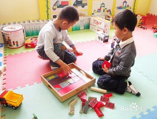 怎样利用玩具开发儿童智力？