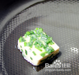 教你简单制作韭菜煎豆腐