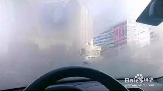挡风玻璃结冰了怎么办?看高手是如何解决的