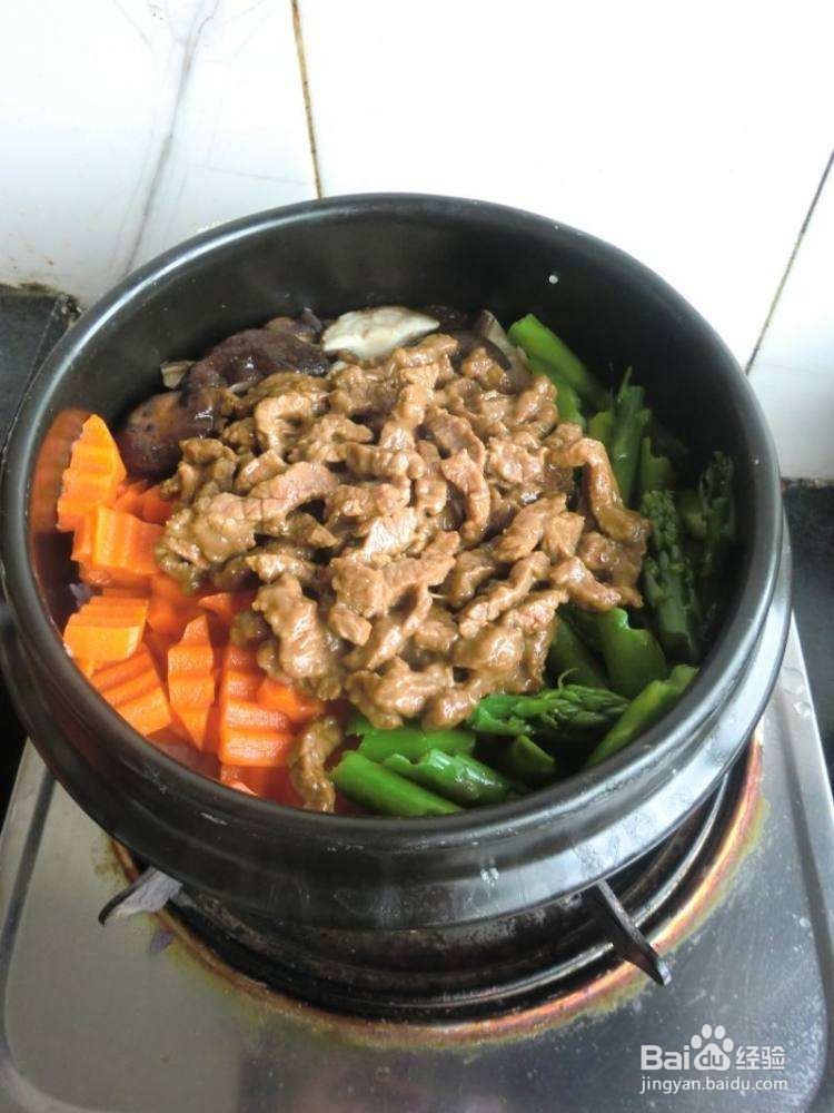 牛肉土豆焖米饭的做法