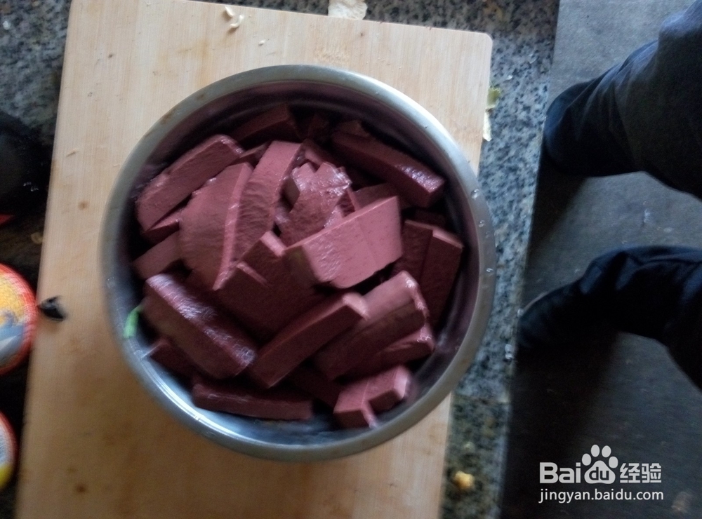 炒鸭血的家常做法