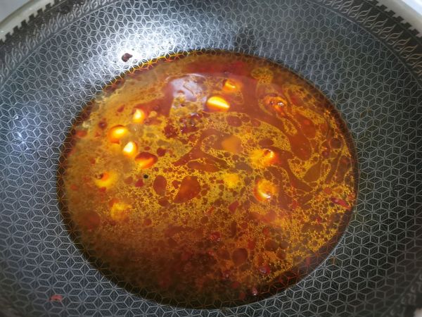 红火热辣水煮牛蛙