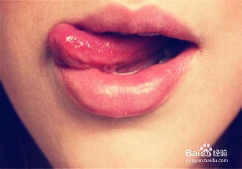 冬季如何防止嘴唇干裂 冬季嘴唇干裂防护有方法