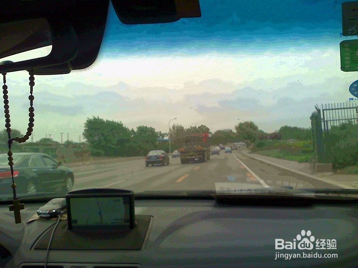 在通道行驶的车辆怎样安全行驶