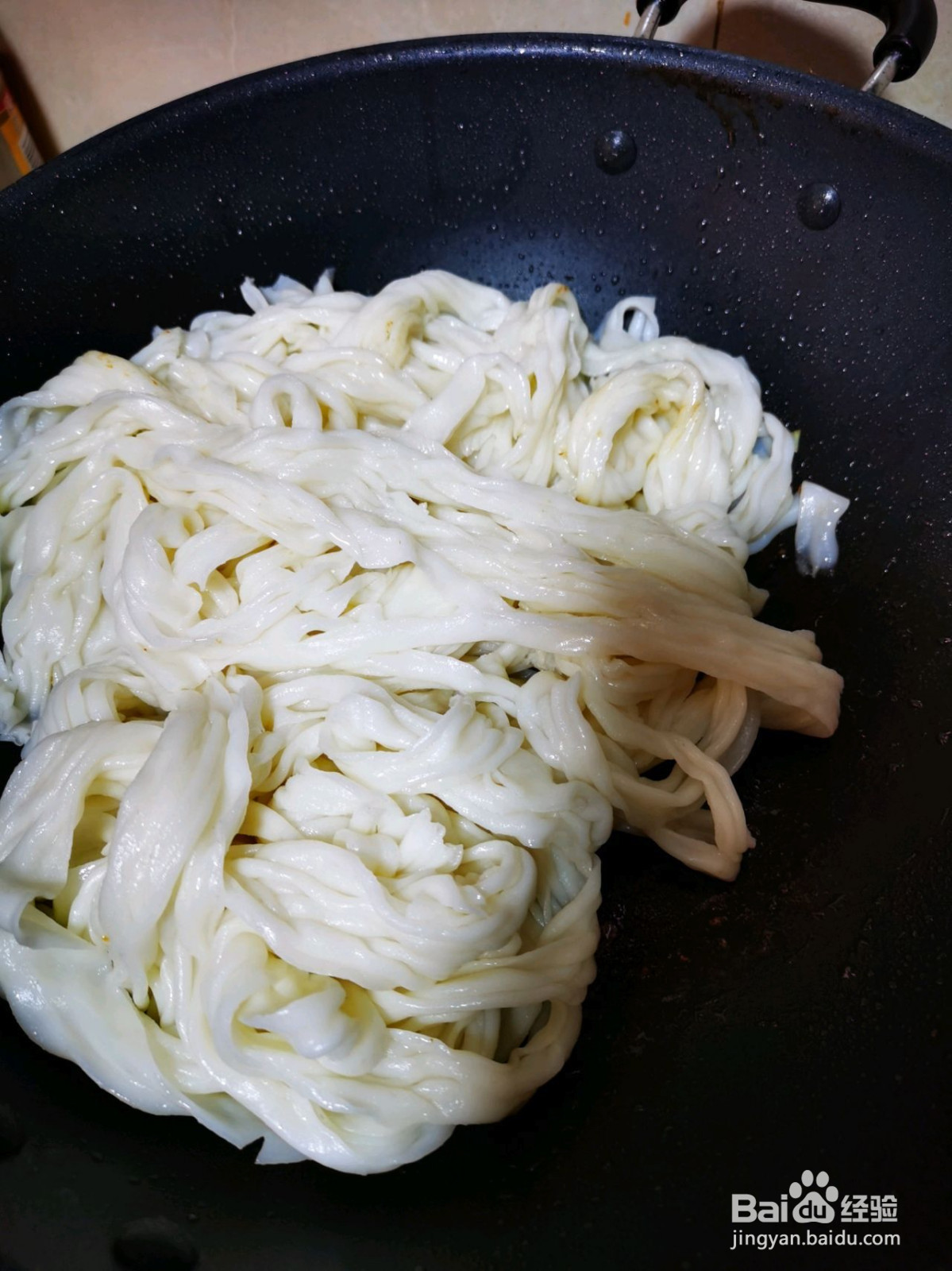 生菜瘦肉炒河粉。的做法