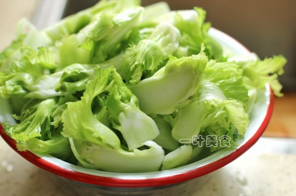 五花肉蒜蓉炒娃娃菜