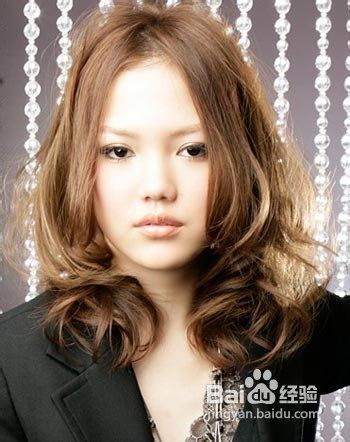 让你冬日动感迷人的几款时尚卷发