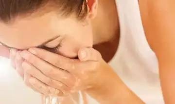 洗面奶怎么弄出泡泡