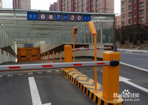 新车无牌怎么进停车场