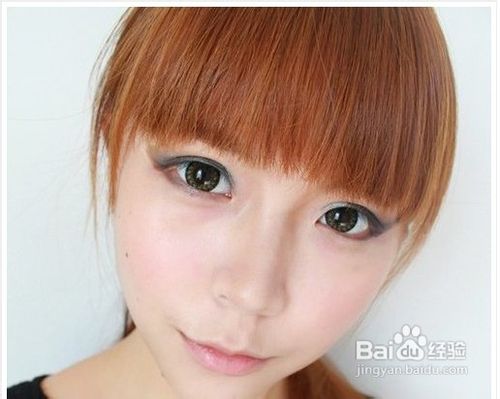 俏丽烟熏红唇妆怎么画