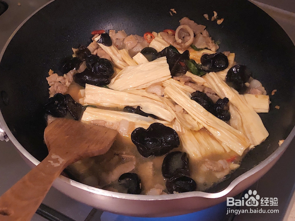 看完就会的醋腐竹木耳五花肉片