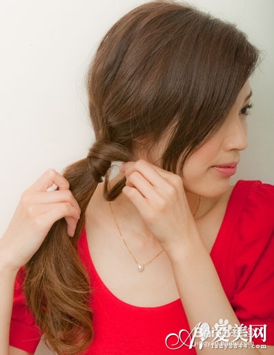 夏季好看长发扎发 侧绑马尾显淑女