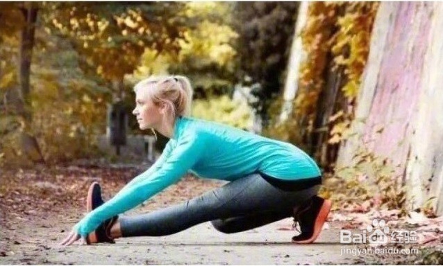 放松肌肉,保持腿部线条的跑后拉伸动作全解析。