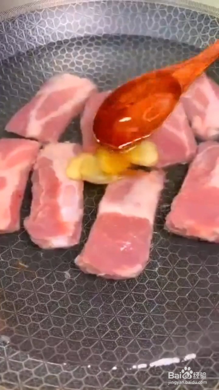 如何制作好吃的排骨玉米焖饭