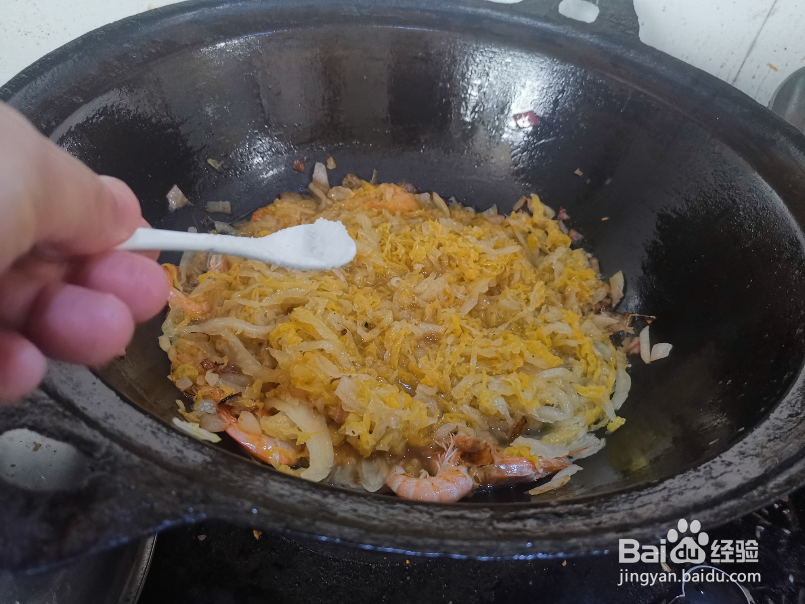 海虾炖酸菜的做法