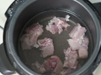 懒人也能煲好汤——排骨炖土豆