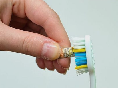 怎样可以把戒指清洗干净并且保持光亮呢！