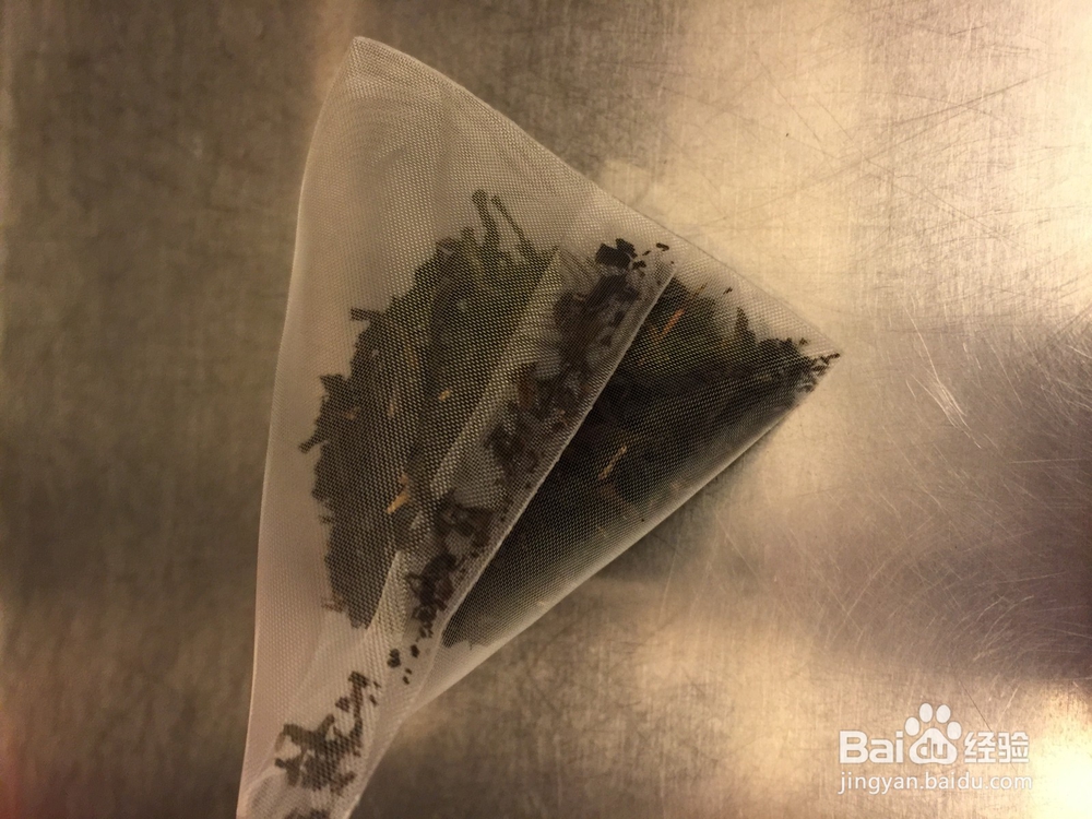 如何制作一杯好喝的奶茶：粉红冰奶茶