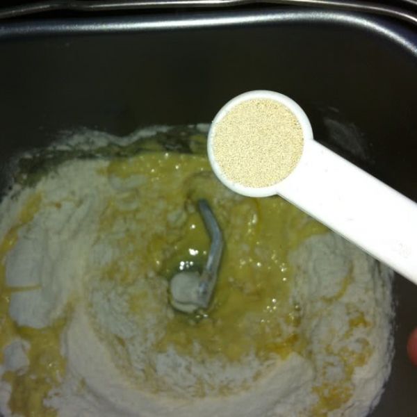 葡萄干花环面包