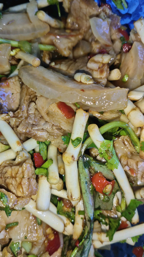 鱼腥草拌三线肉