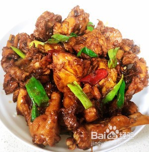 制作美味的红烧鸡块