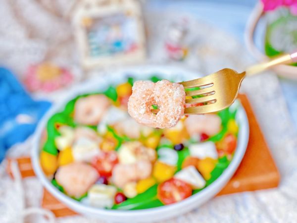 饭团奶酪沙拉剩米饭的春天