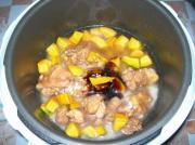 怎样自制南瓜鸡肉电锅饭