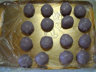 紫薯无花果馅冰皮月饼