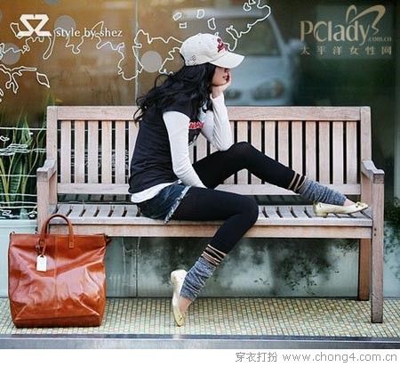 短长袜互搭的潮流搭配