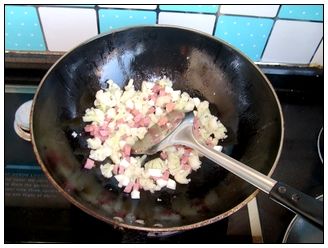 养胃生津、爽喉润肺:火腿炒菜花