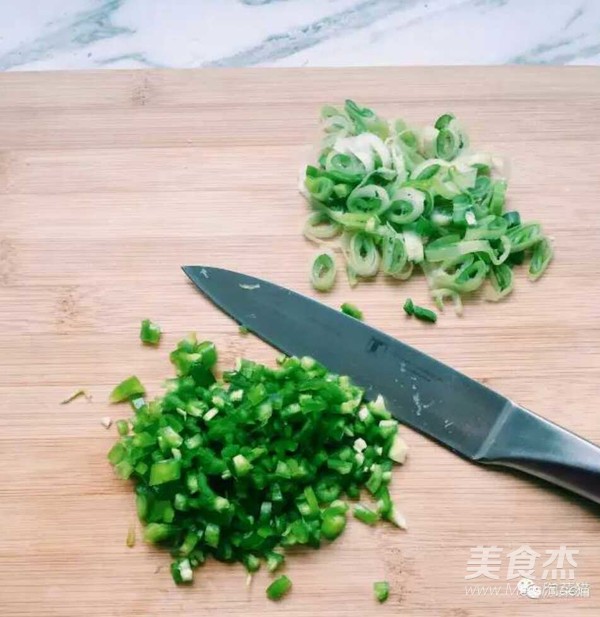 炒馒头丁的做法