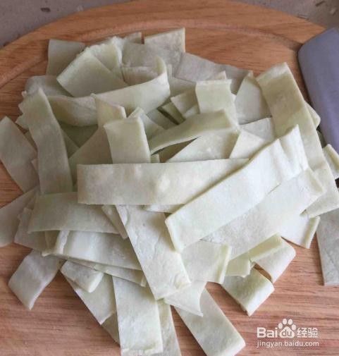 腊肉炒豆丝的做法