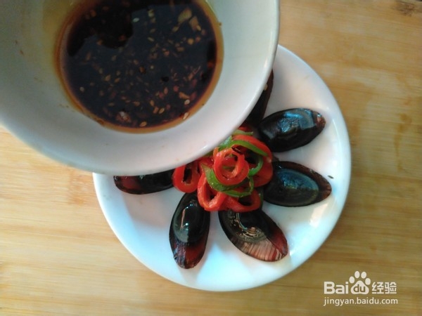 下酒菜之双椒虎皮皮蛋的制作方法