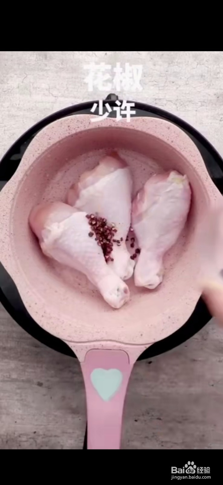 如何制作美味的圆白菜拌鸡腿