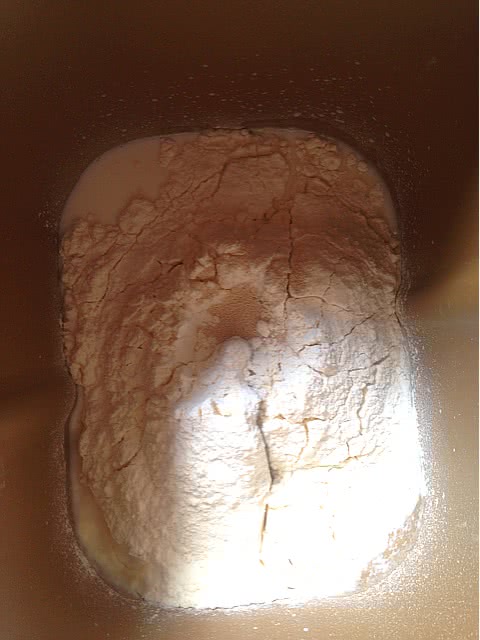 豆沙牛奶小面包