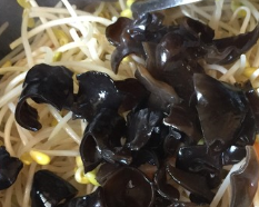 木耳炒豆芽的做法