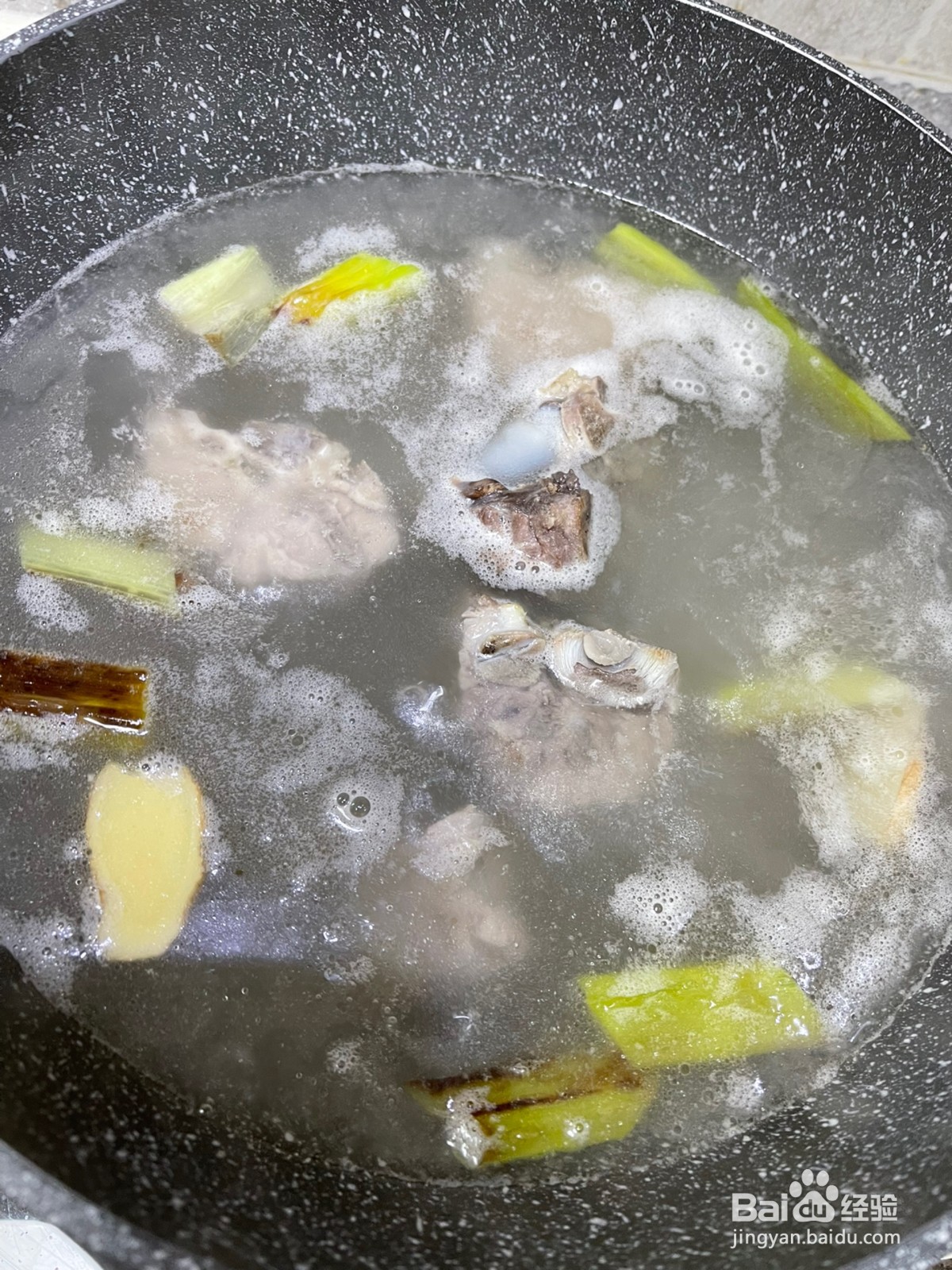 排骨莲藕汤的做法