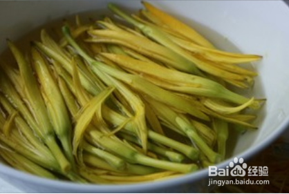 凉拌木耳鲜黄花菜