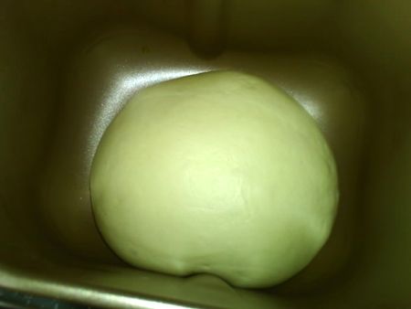 豆沙毛毛虫面包