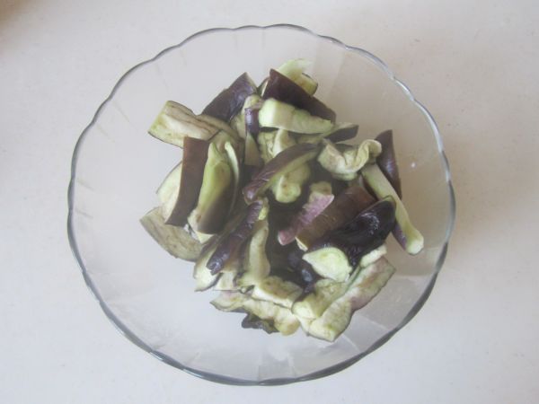 剁椒香菜拌茄条