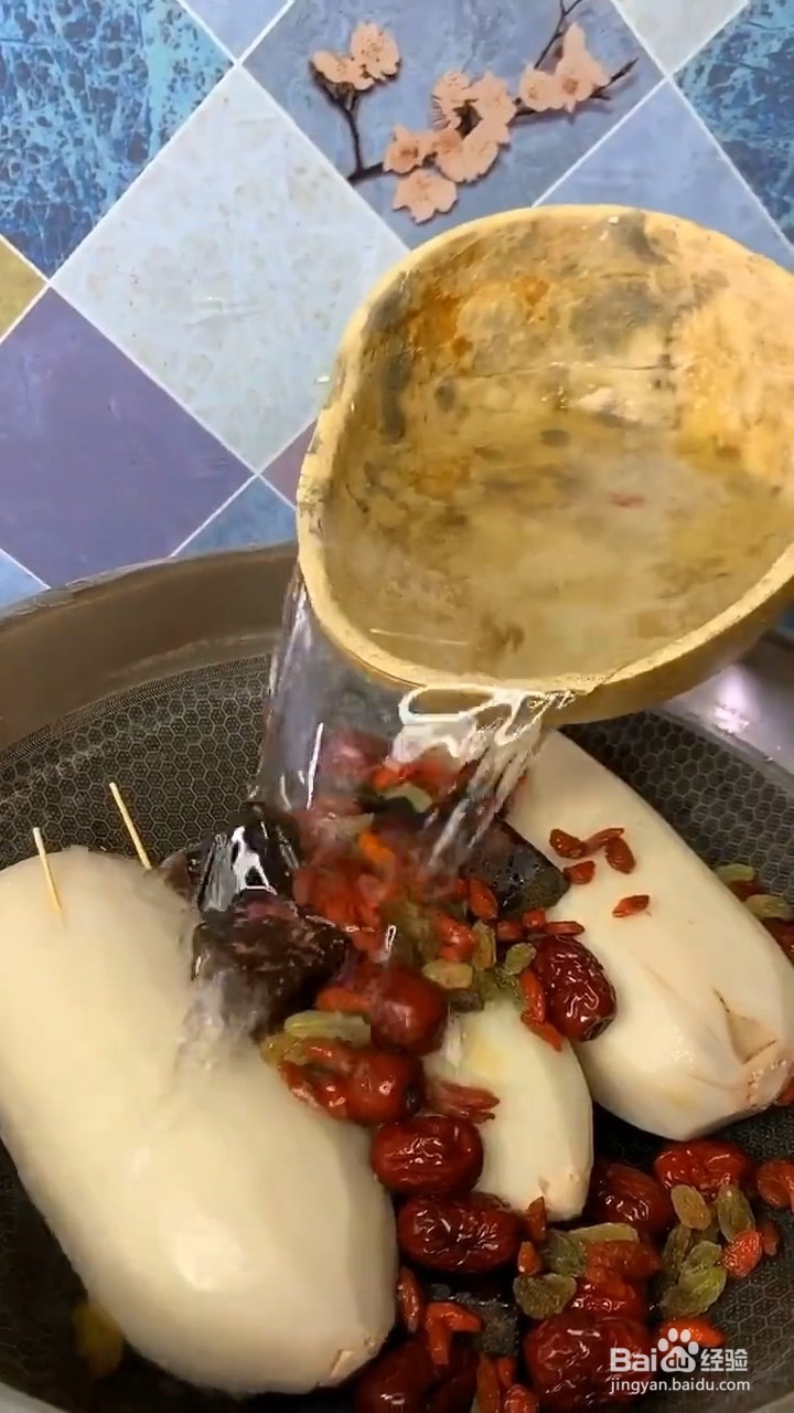 怎么在家自制美味的黑糖糯米藕