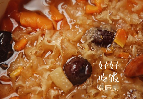 红枣木瓜银耳炖雪梨